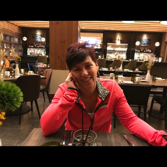 Meet your Posher, Missy - Picture 2 of 2